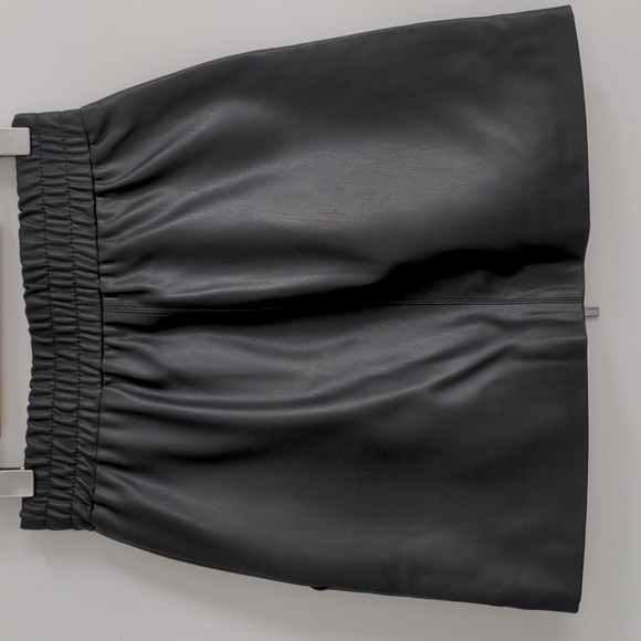 NWT French Connection Faux Leather Skirt, Black, Womens Waist 25-28 - Picture 2 of 8